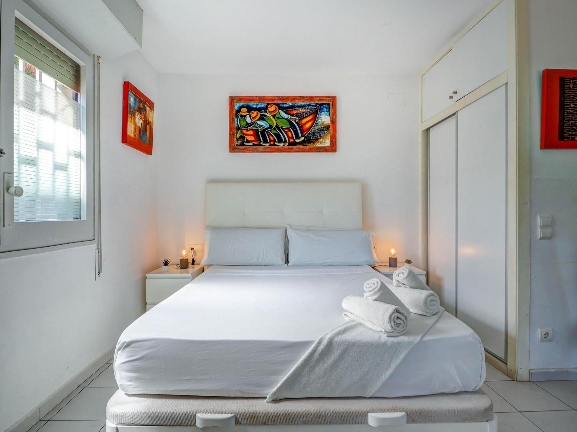 Los Globos Beach Studio By Hello Homes Сиджес Экстерьер фото